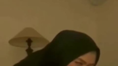 Husna Jilbab Binal - Ngentod sama brondong kontll kecil